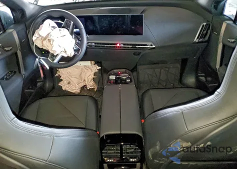 2025 BMW Ix xDrive50 z USA, uszkodzony, nr VIN WB523CF01SCU14121